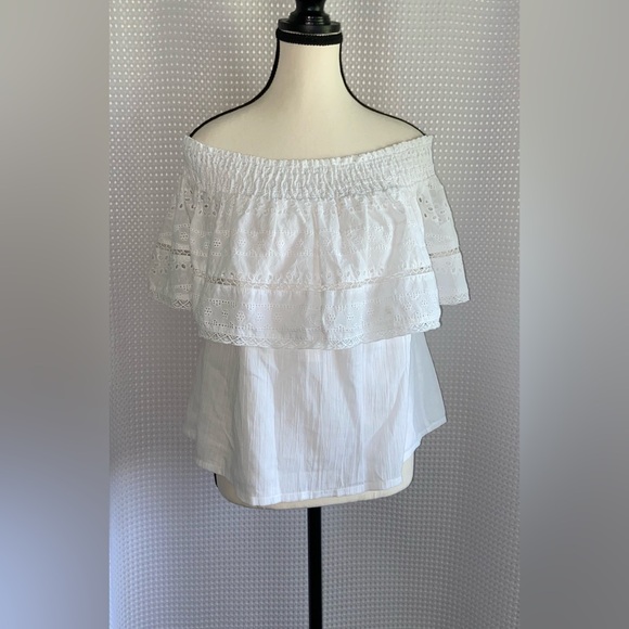 Women’s Sofia‎ Vergara Cha Cha Top Off-the-Shoulder Eyelet Ruffle size medium - Picture 3 of 16